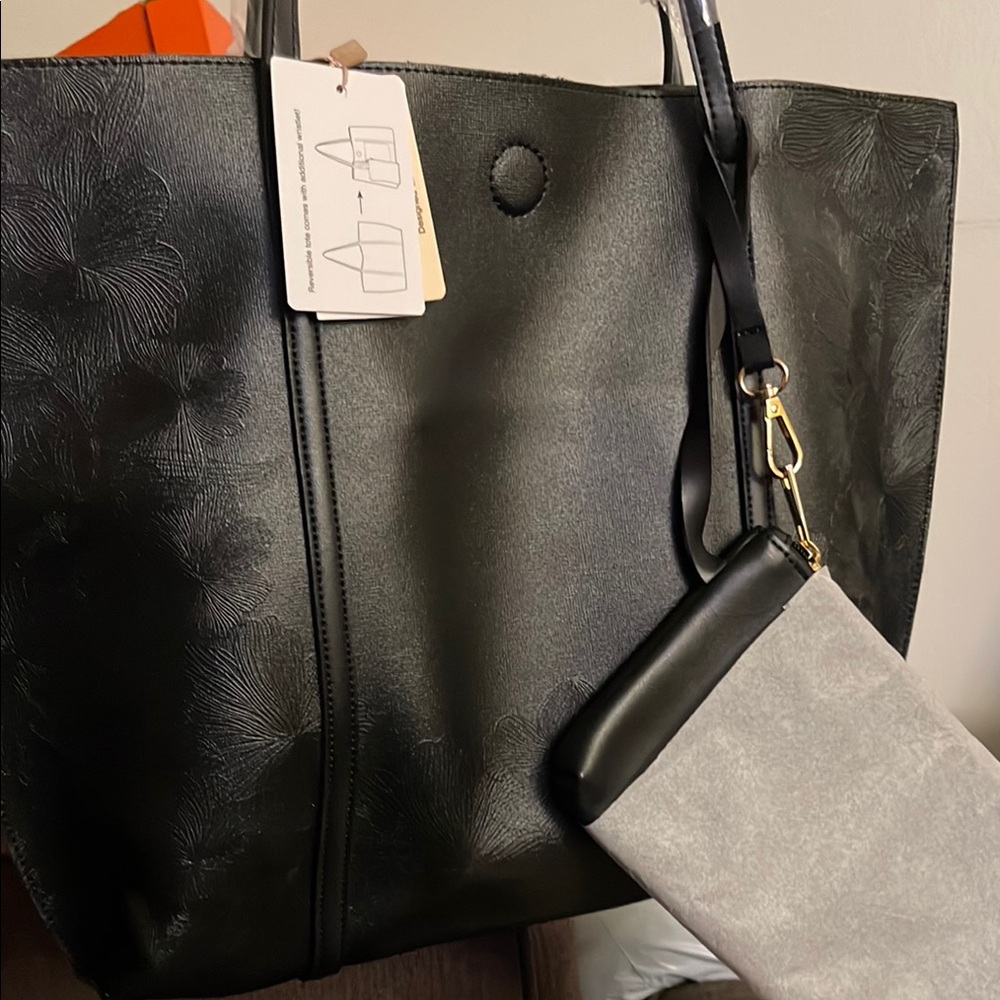 Mellow World Sadie Reversible Black Tote Bag with Structured Design - Picture 6 of 11
